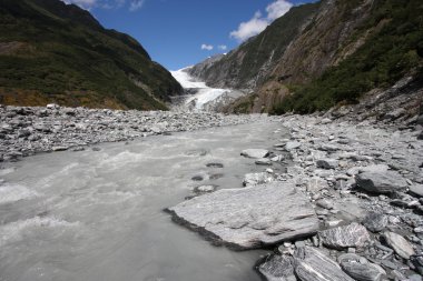 Franz Josef Glacier Westland Milli Park West Coast Yeni Zelanda'nın Güney Adası. Güney Alpler'in dağlar ılıman yağmur ormanlarında kaplı. Acele