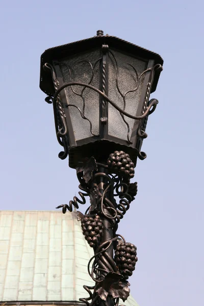 Стальная уличная лампа — стоковое фото