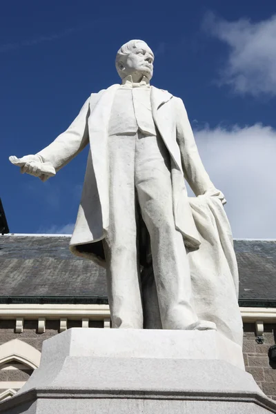 Белая статуя — стоковое фото