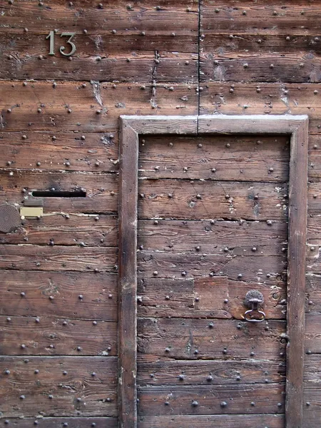 Retro dřevěné dubové dveře — Stock fotografie