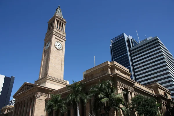 Brisbane City Hall Och Modern Arkitektur Bakgrunden — Stockfoto
