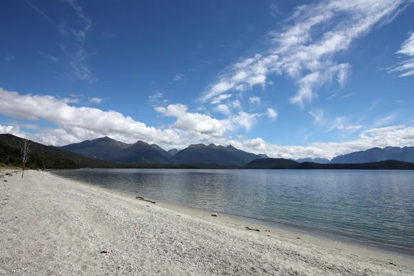 玛纳波里 南国和峡湾地区的新西兰美丽的山湖 — 图库照片