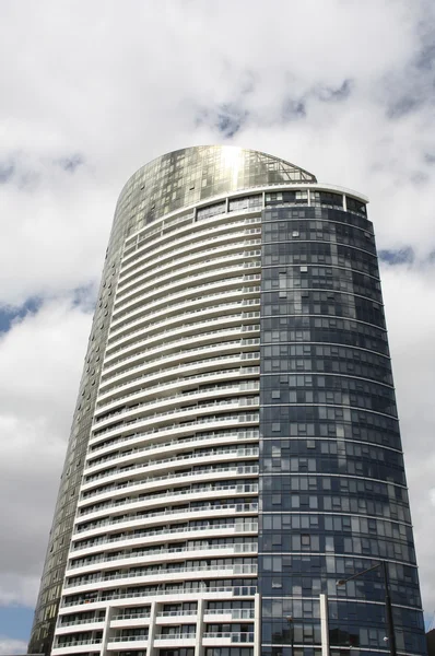 现代混合用途摩天大楼 澳大利亚维多利亚州墨尔本的公寓楼和办公大楼 — 图库照片
