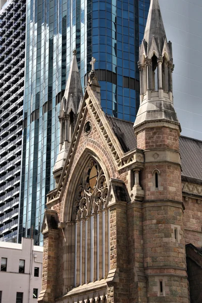 Brisbane Avustralya Gökdelenler Tarafından Gölgeli Aziz Stephen Katedrali — Stok fotoğraf