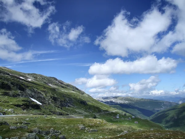 Гірський літній курортний пейзаж — стокове фото
