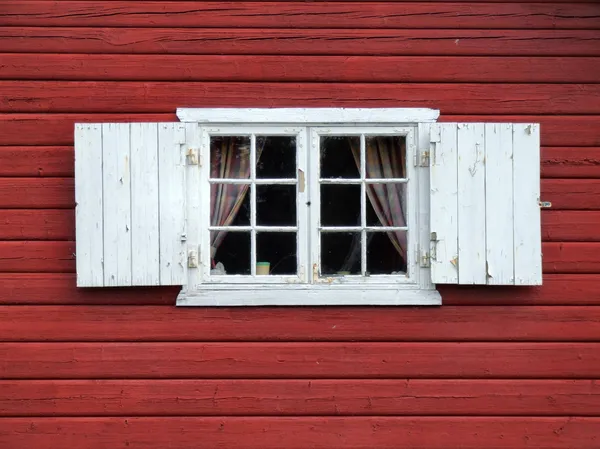 Bela janela decorativa velha — Fotografia de Stock