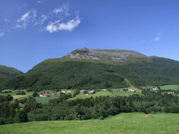 작은 마 및 아름 다운 산 — 스톡 사진