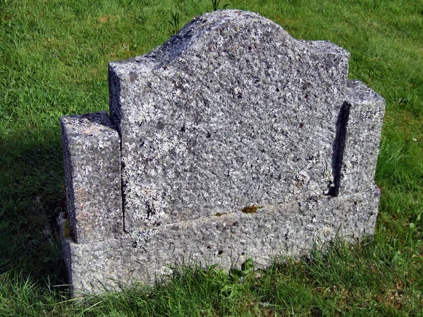 Oude lege grafsteen — Stockfoto