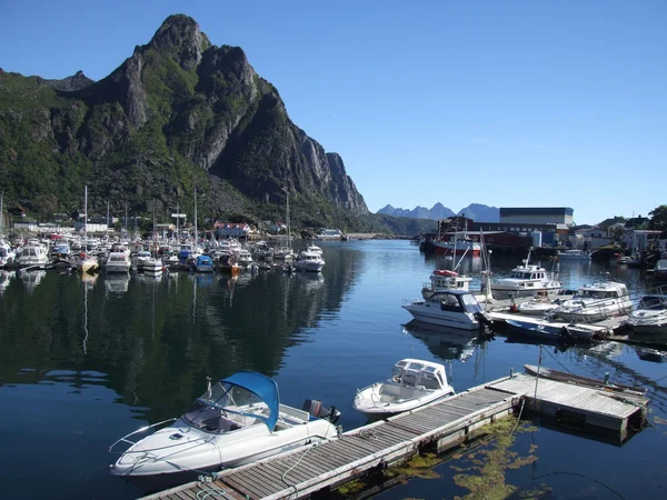 Marina Norge Motorbåtar Och Segelbåtar — Stockfoto