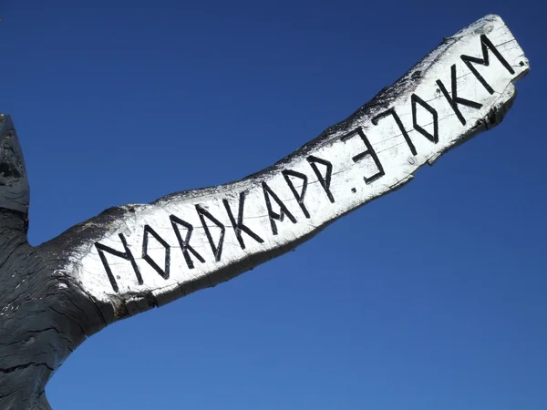 Drewniany Znak Kierując Się Kierunku Przylądka Północnego Nordkapp Najbardziej Wysuniętego — Zdjęcie stockowe