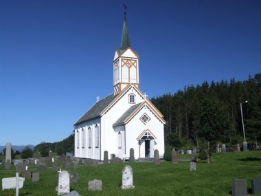 vevelstad Kilisesi asmyra Adası. Norveç, İskandinavya bölgesinin nordland güzel köy.