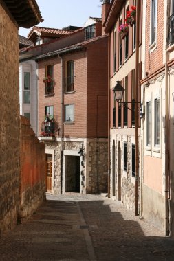 Burgos, İspanya dar bir sokakta Akdeniz mimarisi