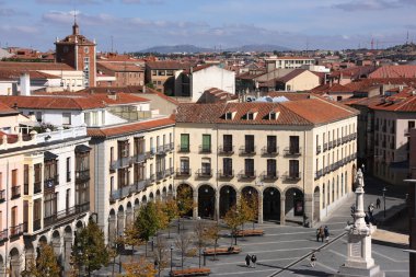 Plaza santa teresa (Aziz theresa Meydanı) avila, castilla, İspanya. Ortaçağ Şehir duvarlarından görülen.