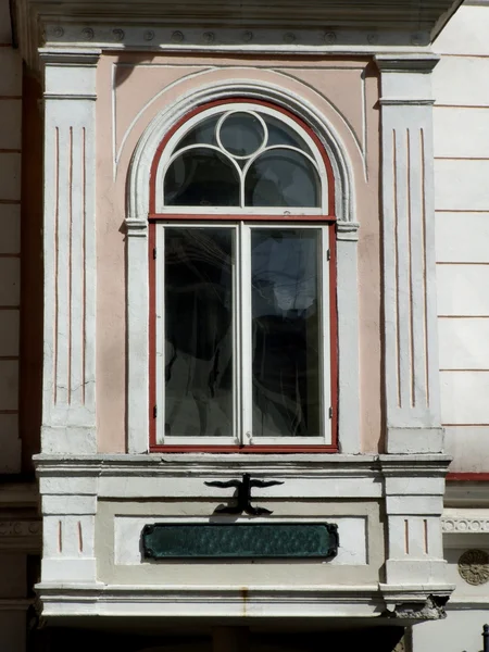 Gamla ornamenterade fönster — Stockfoto