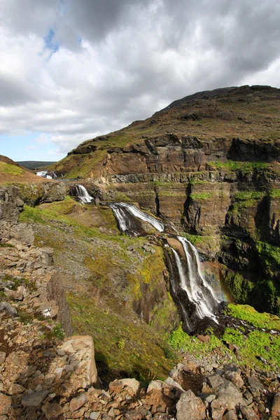 Glymur アイスランドで最も高い滝 美しい山の川の峡谷 — ストック写真