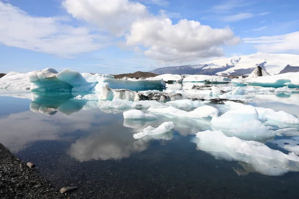 Jokulsarlon 在冰岛的礁湖上的冰山 著名的湖 旅游目的地游客旁边瓦特纳冰原冰川 — 图库照片