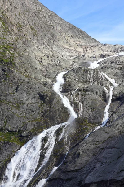Jostedalsbreen 国家公园 Jostedalsbreen 的冰川 Briksdalen 谷瀑布 — 图库照片