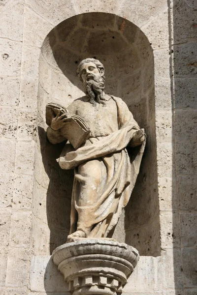 ポール バリャドリッド大聖堂のファサードの彫刻 古いカトリック教の記念碑 — ストック写真
