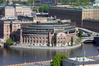 Stockholm, İsveç. Helgeandsholmen'in Adası'nda bina riksdag (Parlamento) havadan görünümü.