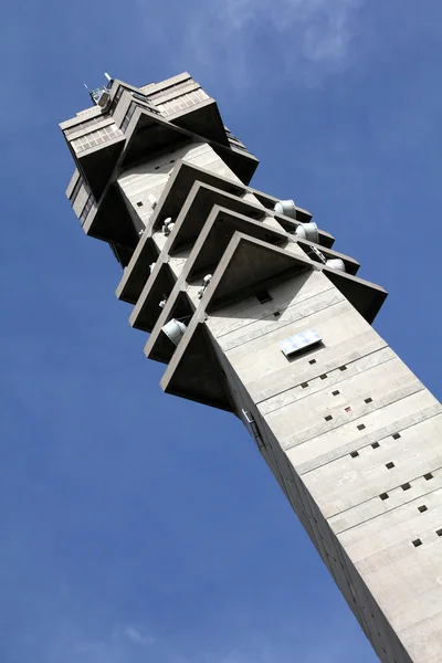 ストックホルム スウェーデン 有名な Kaknas テレビ塔 Kaknastornet Brutalist の建築の完璧な例です ストックホルムの Gardet — ストック写真