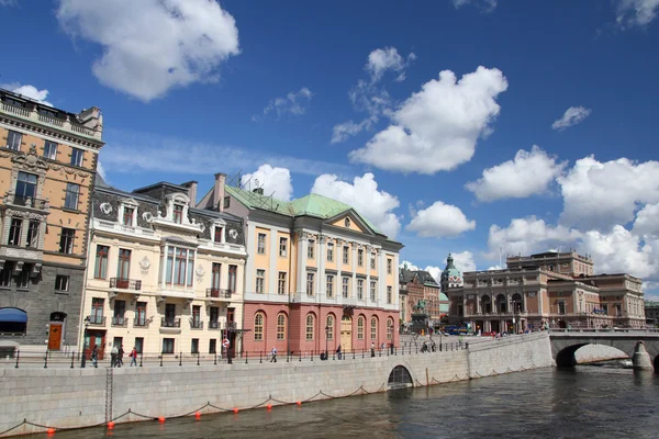 瑞典斯德哥尔摩 马尔姆行政区 与右边建筑的著名瑞典皇家歌剧院 — 图库照片