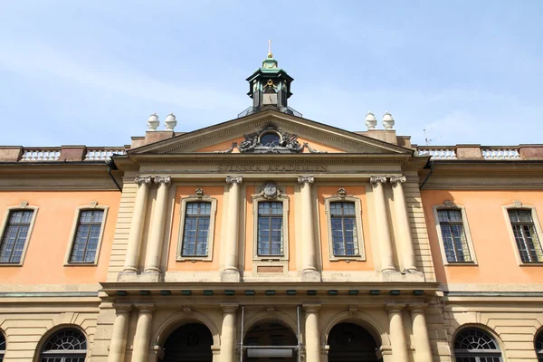 斯德哥尔摩 著名的诺贝尔学院和博物馆在老城广场在格姆拉斯坦 Stadsholmen — 图库照片