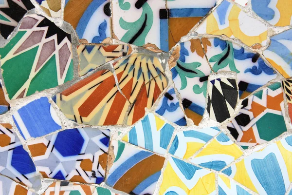 丰富多彩的马赛克在高迪的奎尔公园 巴塞罗那细节 Trencadis 艺术背景纹理 — 图库照片