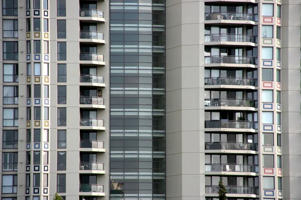 Elewacji Frontowej Wieżowiec Mieszkalny Mieszkanie Streszczenie Nowoczesnej Architektury — Zdjęcie stockowe