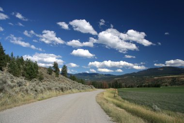 Thompson Nehri Vadisi içinde Thompson-Nicola bölge British Columbia (Kanada) - çakıl yol ile güzel manzara