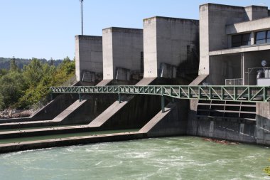 marchtrenk, Avusturya traun nehrinde hidro elektrik santrali. Beton baraj.