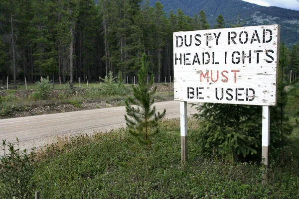 Señal Carretera Polvorienta Una Ruta Grava Columbia Británica Canadá Cerca — Foto de Stock