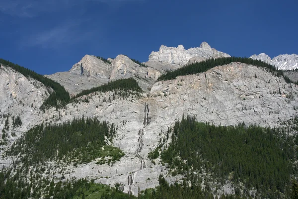 Βραχώδη Όρη Στο Εθνικό Πάρκο Banff Μπλε Ουρανό — Φωτογραφία Αρχείου