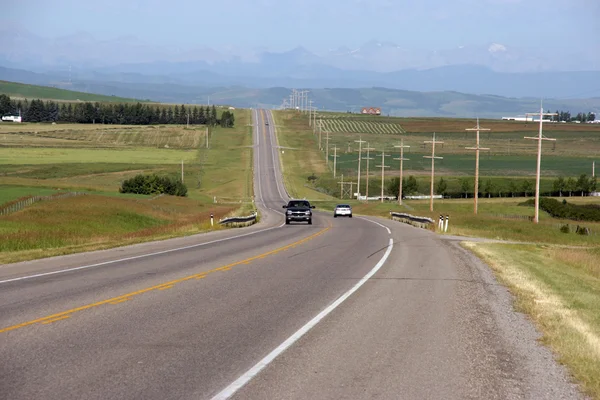 Raka Prairie Road Alberta Kanada Sommar Landskap Med Klippiga Bergen — Stockfoto