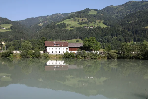 Österreich Blick Auf Die Salzach Bei Bischofshofen Wasserspiegelung — Stockfoto