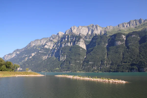 Ελβετία Λίμνη Walensee Στο Καντόνι Gallen Churfirsten Οροσειρά Στο Παρασκήνιο — Φωτογραφία Αρχείου