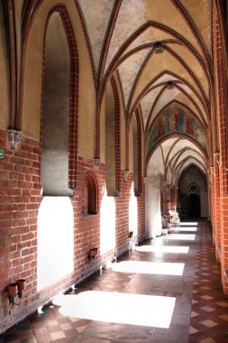 Polonya 'nın Pomerania bölgesindeki Malbork kalesi. UNESCO Dünya Mirası Alanı. Alman Şövalyelerinin kalesi, Marienburg olarak da bilinir..