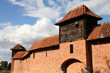 Polonya 'nın Pomerania bölgesindeki Malbork kalesi. UNESCO Dünya Mirası Alanı. Alman Şövalyelerinin kalesi, Marienburg olarak da bilinir..