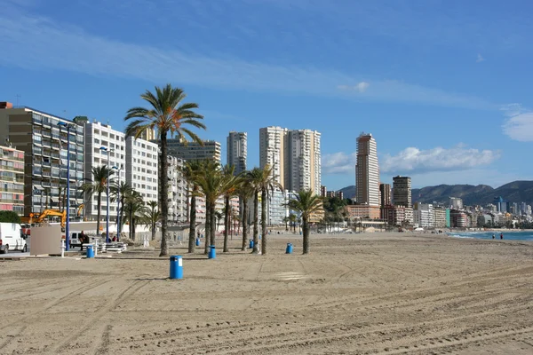 贝尼多姆 地中海海滩旁边的摩天大楼的城市 月的西班牙 — 图库照片