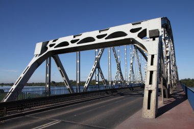 vistula Nehri üzerinde Polonya - grudziadz, ünlü truss köprü. ulaşım altyapısı.
