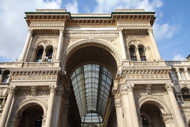 Milan, İtalya. Galleria vittorio emanuele II - ünlü lüks alışveriş Galerisi.