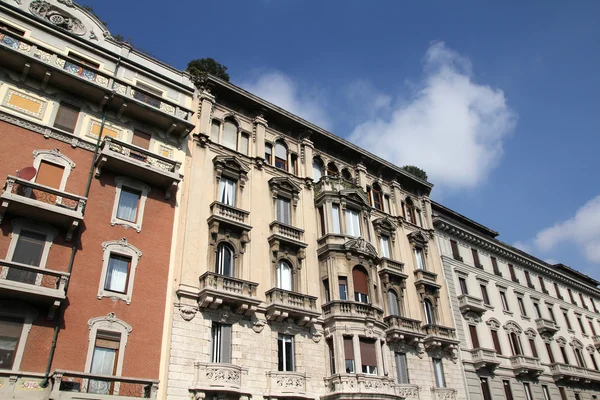 Milão Itália Vista Rua Com Antigos Belos Edifícios Apartamentos — Fotografia de Stock