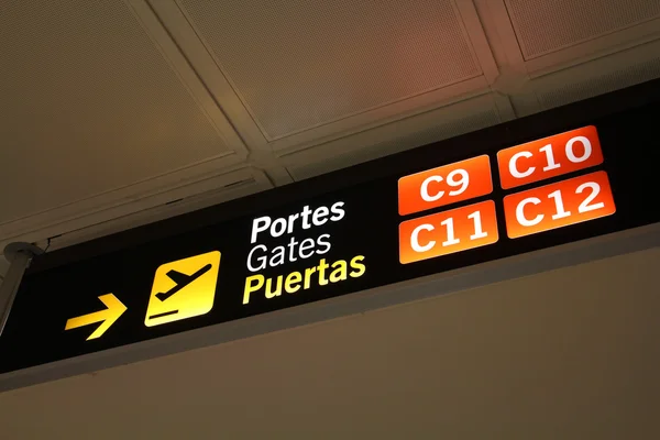Ljusskyltar För Avgångsportarna Flygplatsen Valencia Spanien — Stockfoto