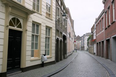 Hollanda'daki Breda. eski şehir sokak görünümü.