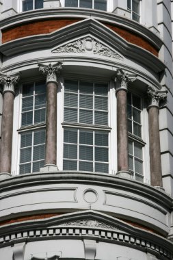 Londra'nın güzel bir bina. ilginç süs windows.