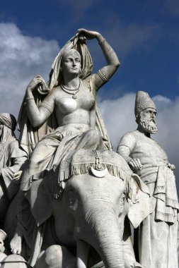 Londra, İngiltere'de albert memorial yanındaki oryantal heykeller. john henry foley, İrlandalı heykeltıraş tarafından 