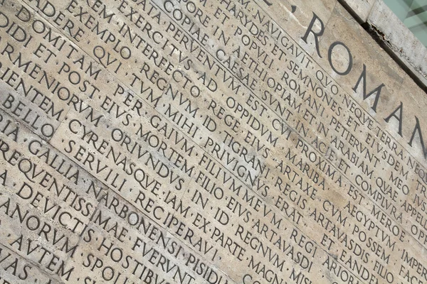 Roma Itália Inscrições Latinas Fora Famoso Monumento Ara Pacis — Fotografia de Stock
