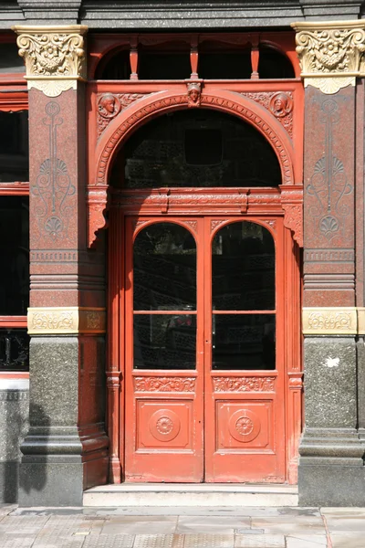 Ročník Dekorativní Dveře Londýn Stará Budova Anglii — Stock fotografie