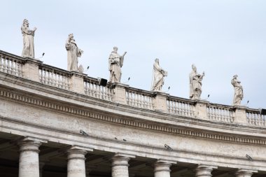 Vatikan - ünlü Saint Peter's Square sütunlu Saint heykeller