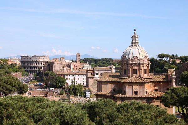 Ρώμη Ιταλία Στον Ορίζοντα Κολοσσαίο Ρωμαϊκή Αγορά Και Παλιά Εκκλησία — Φωτογραφία Αρχείου
