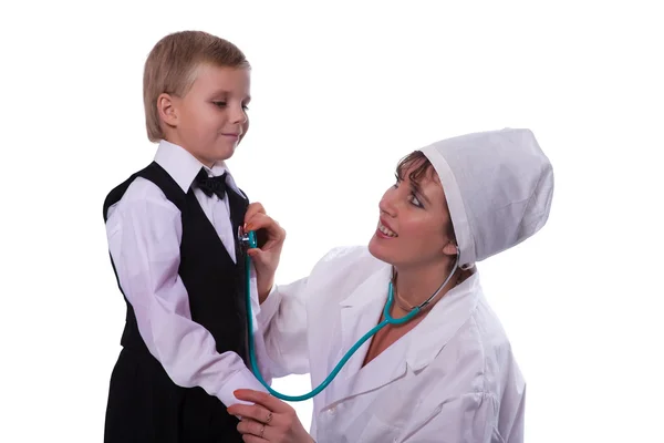 El médico y el pequeño paciente — Foto de Stock